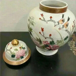 Vintage Kutani lidded Urn